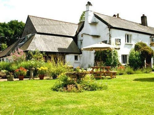 The Nobody Inn Christow エクステリア 写真