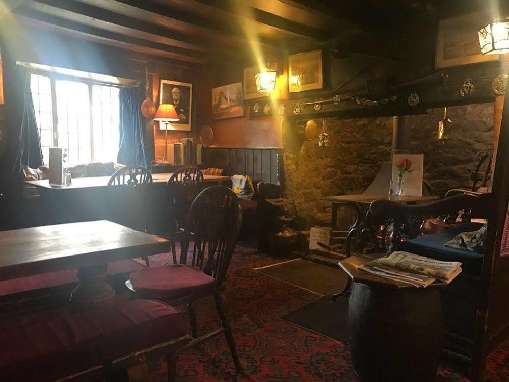 The Nobody Inn Christow エクステリア 写真