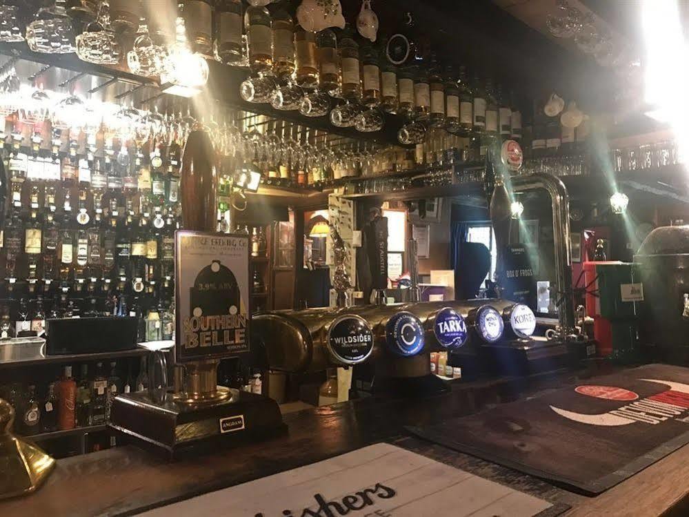 The Nobody Inn Christow エクステリア 写真